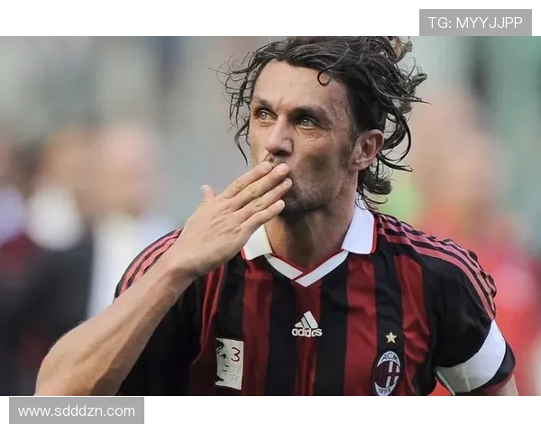 马尔蒂尼足球美学:防守艺术与战术智慧的完美融合 马尔蒂尼足球美学:防守艺术与战术智慧的完美融合